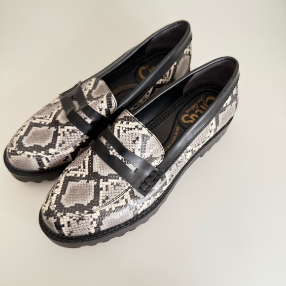 Circus by Sam Edelman Women Snakeskin Loafers Black Trim 8.5 Chunky Sole Trendy - Picture 1 of 6